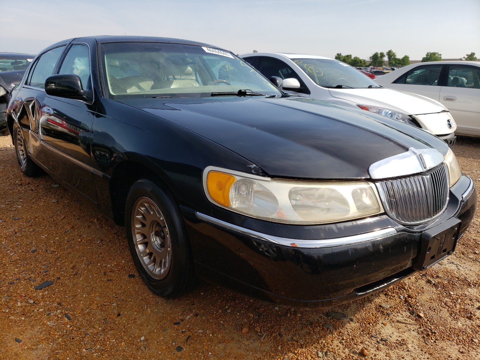 1LNHM83W4YY784293 2000 Lincoln Town Car Cartier