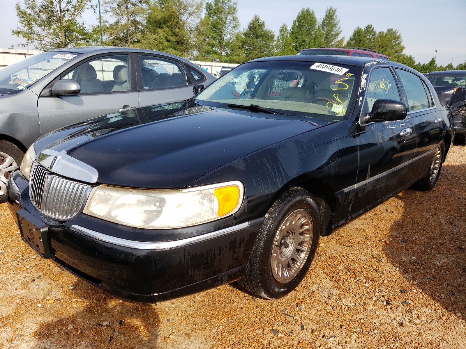 1LNHM83W4YY784293 2000 Lincoln Town Car Cartier