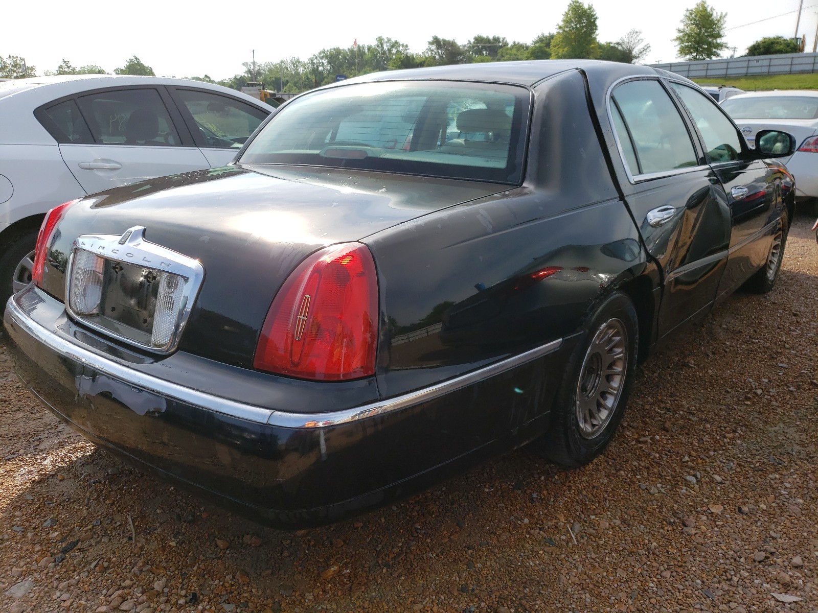 1LNHM83W4YY784293 2000 Lincoln Town Car Cartier