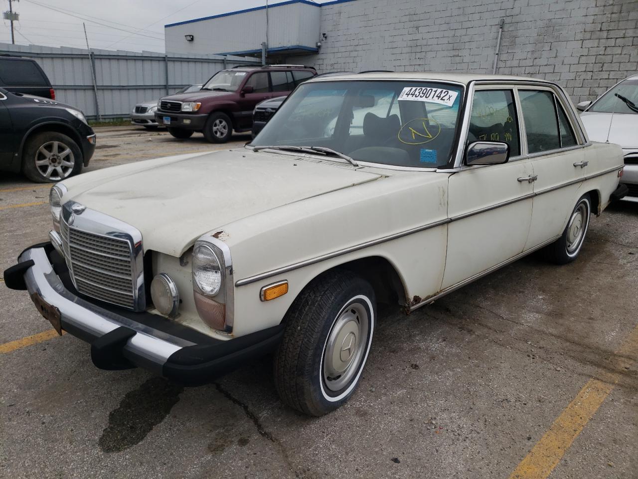 11501712026386 1975 Mercedes-Benz 200 Series