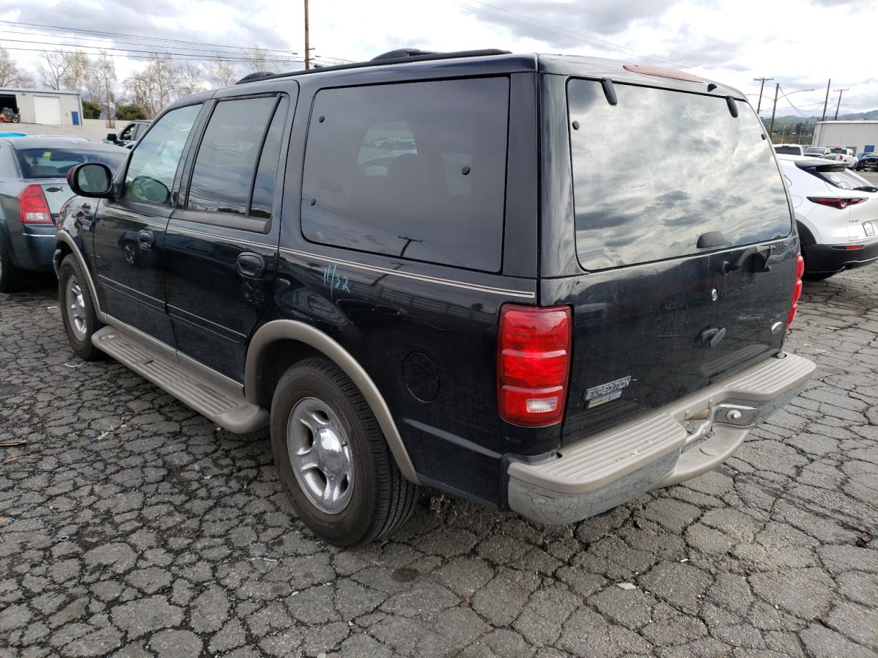 1FMRU17L02LA84559 2002 Ford Expedition Eddie Bauer