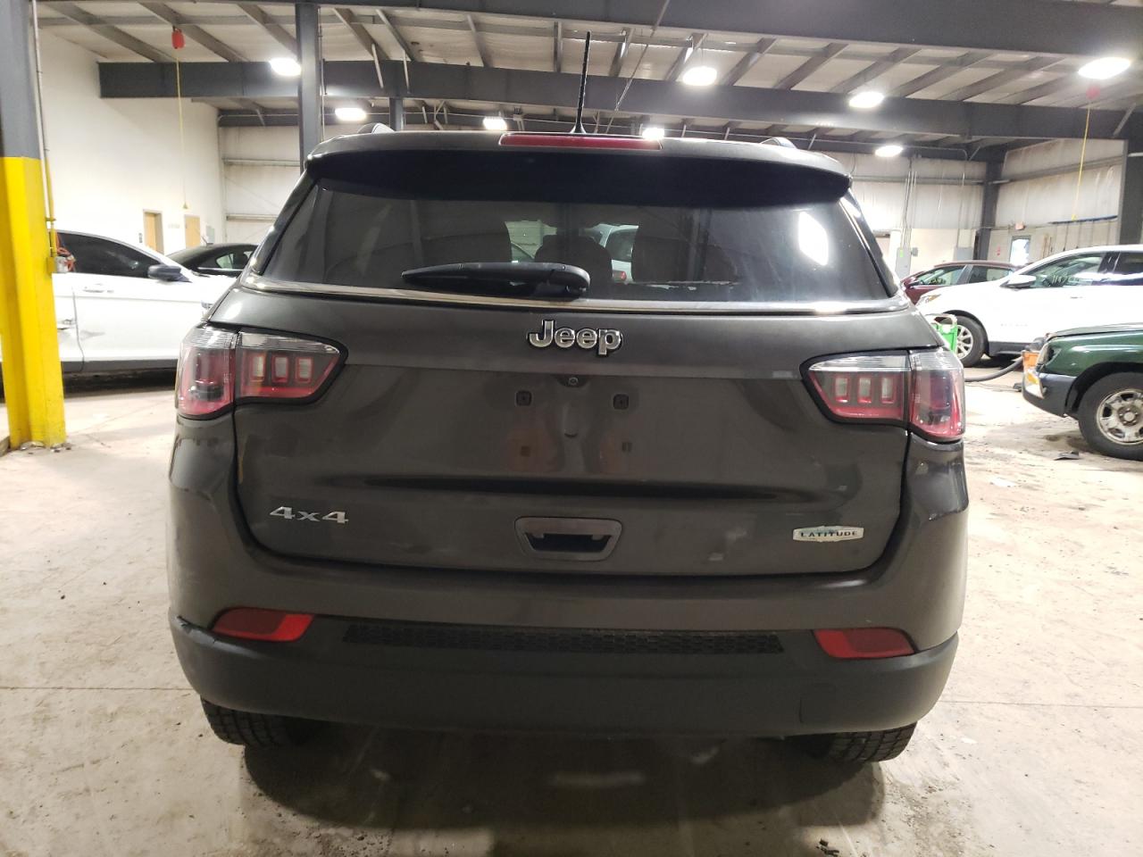 3C4NJDBB1JT423506 2018 Jeep Compass Latitude