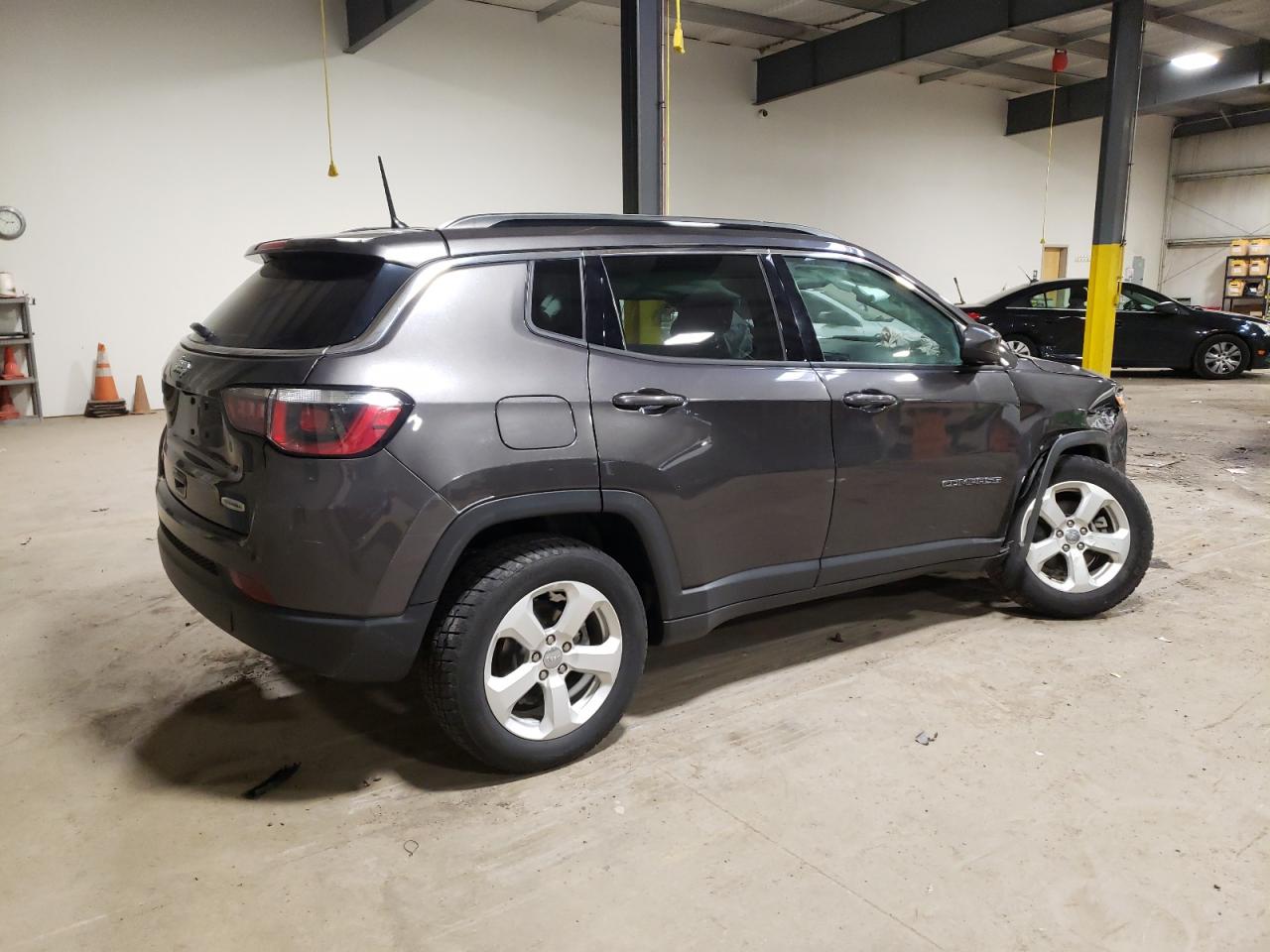 3C4NJDBB1JT423506 2018 Jeep Compass Latitude