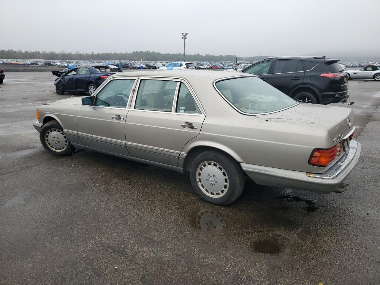 1989 Mercedes-Benz 420 Sel VIN: WDBCA35E1KA465561 Lot: 61400034