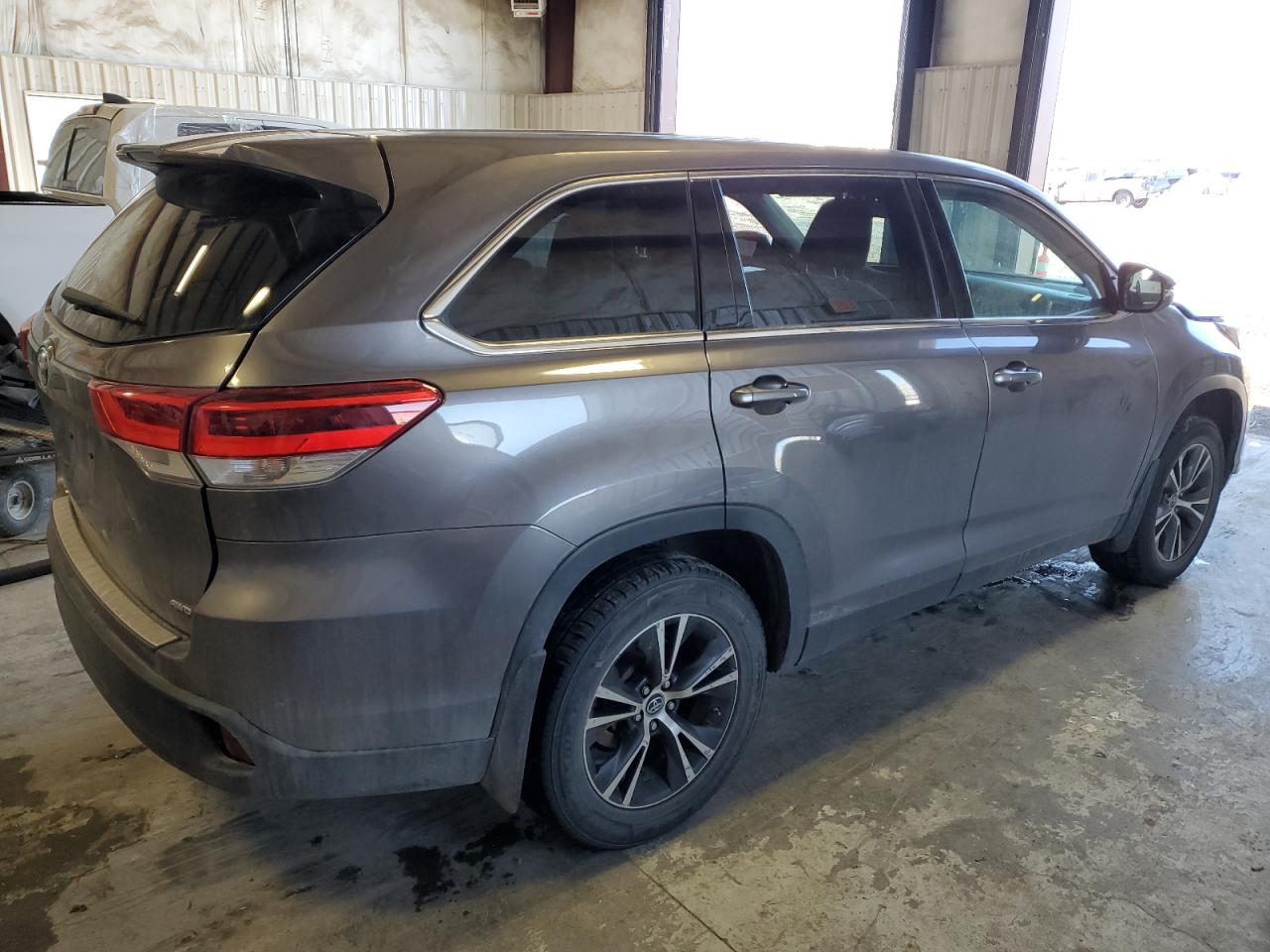 2019 Toyota Highlander Le VIN: 5TDBZRFH2KS947296 Lot: 40843374