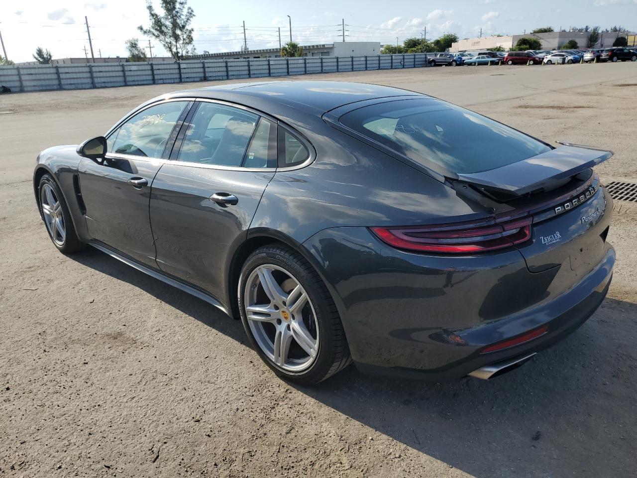 WP0AA2A71JL109804 2018 Porsche Panamera 4