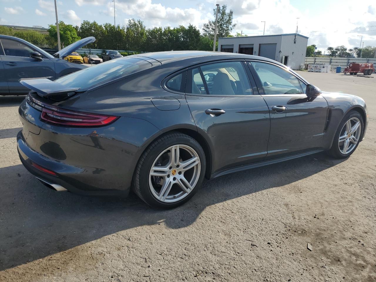 WP0AA2A71JL109804 2018 Porsche Panamera 4