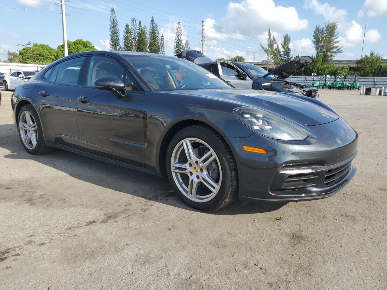 WP0AA2A71JL109804 2018 Porsche Panamera 4