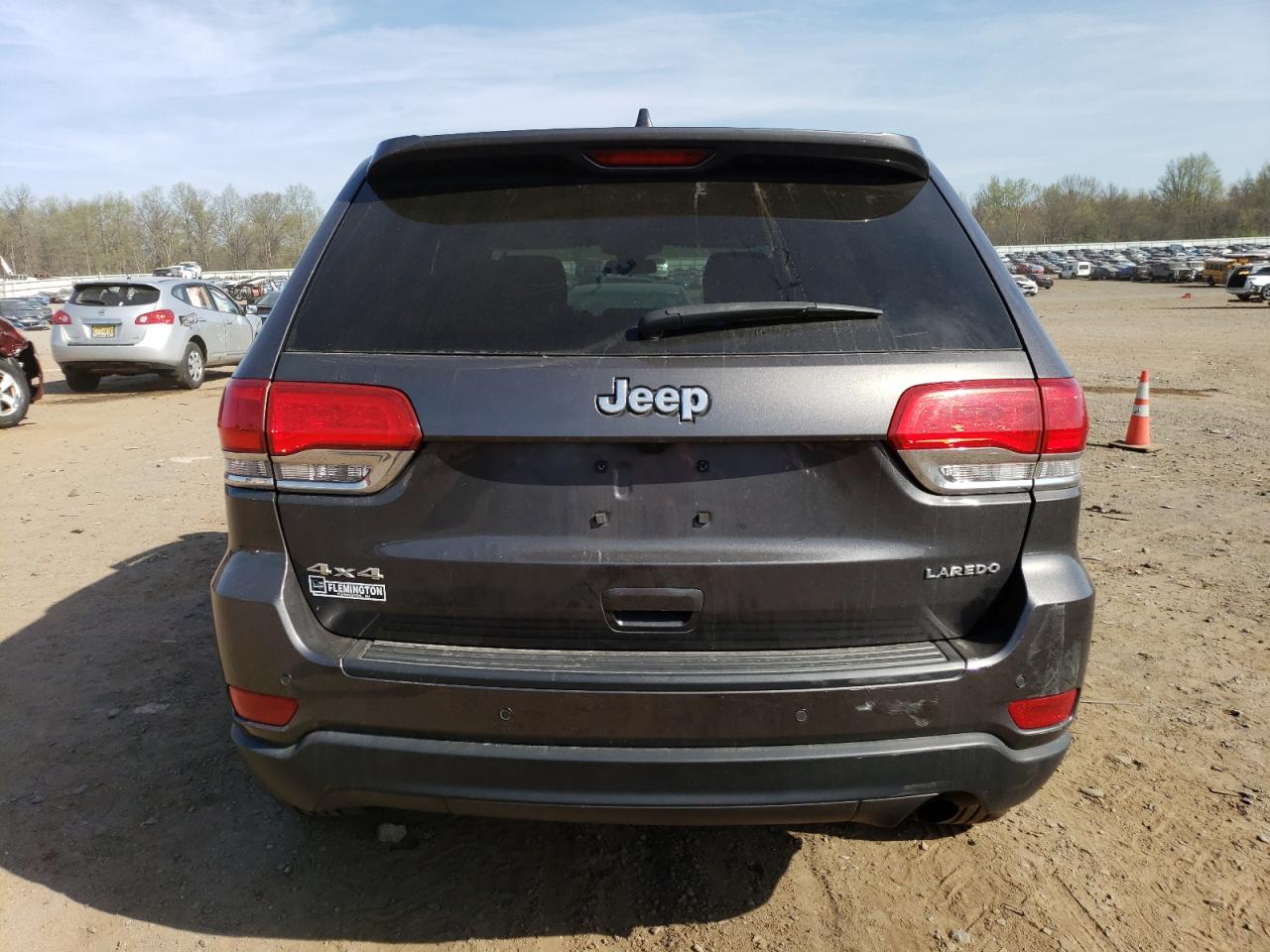 1C4RJFAG2JC313358 2018 Jeep Grand Cherokee Laredo