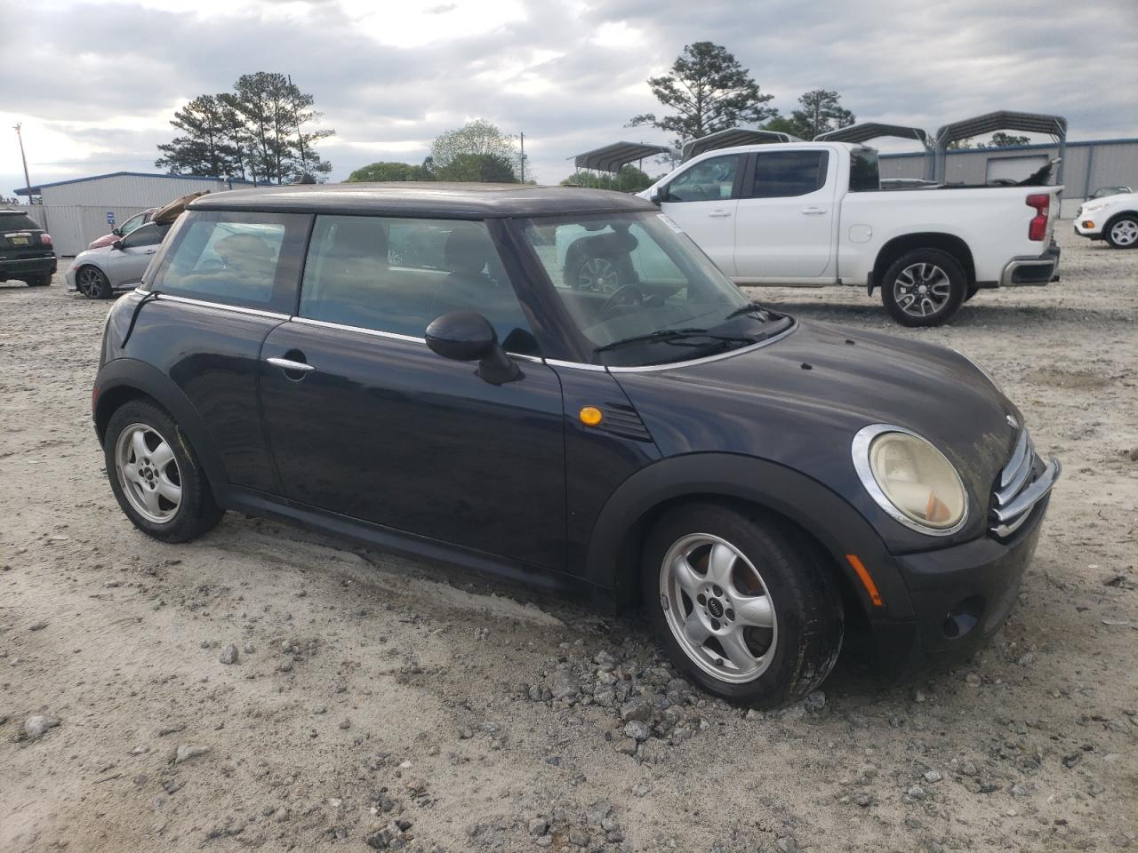 2008 Mini Cooper VIN: WMWMF335X8TT64135 Lot: 51308054