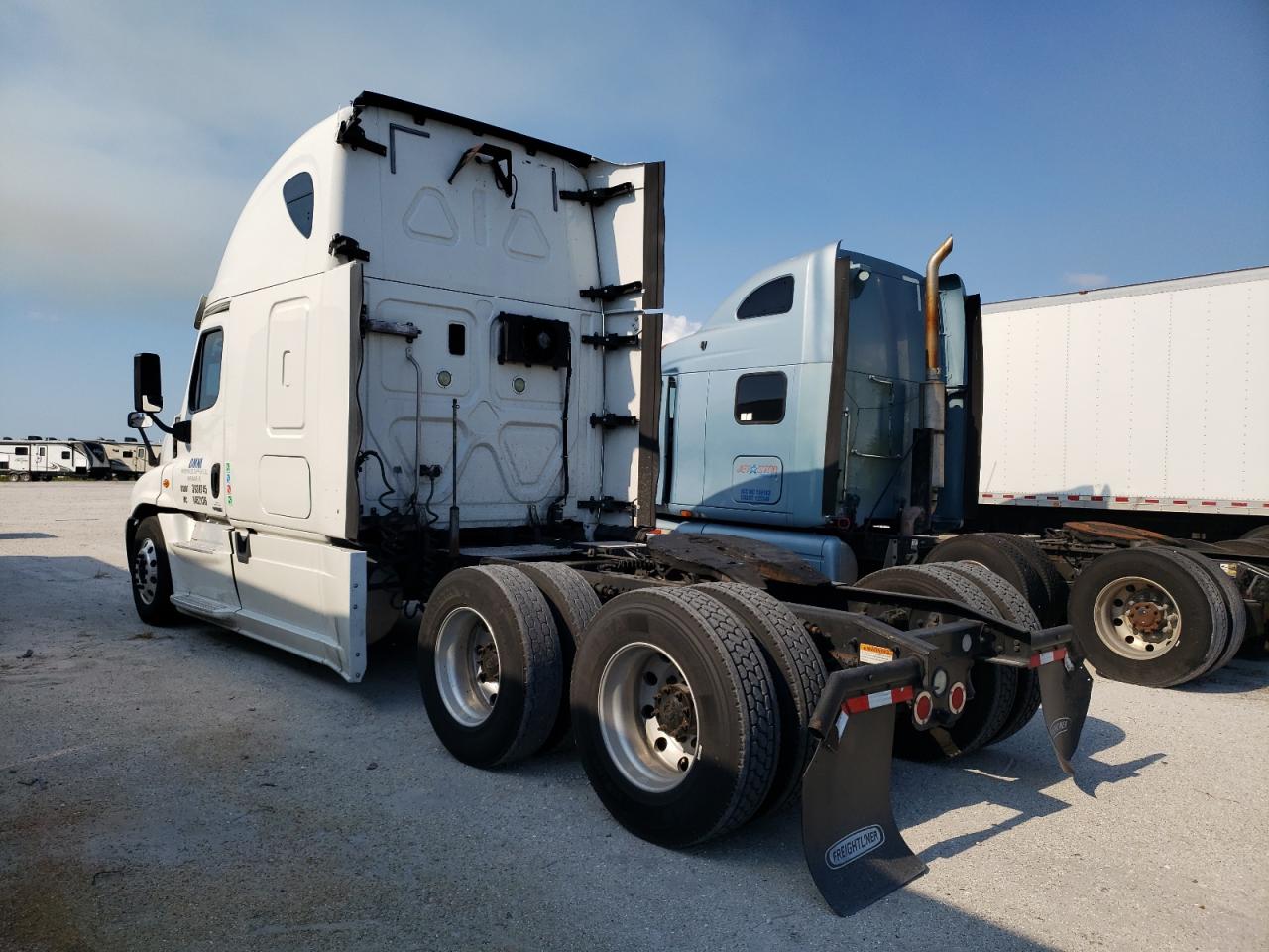 3AKJGLD5XESFS5922 2014 Freightliner Cascadia 125