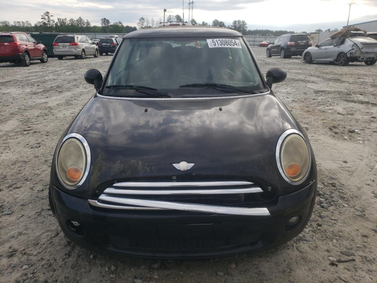 2008 Mini Cooper VIN: WMWMF335X8TT64135 Lot: 51308054