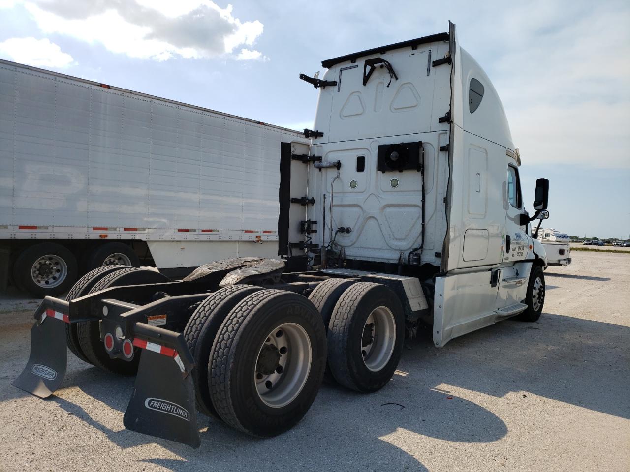 3AKJGLD5XESFS5922 2014 Freightliner Cascadia 125