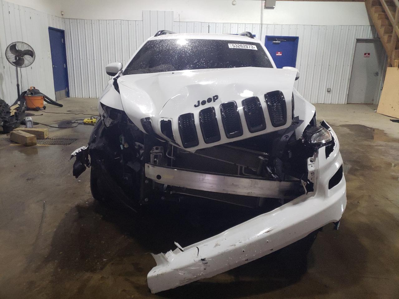 1C4PJLCB8JD527952 2018 Jeep Cherokee Latitude