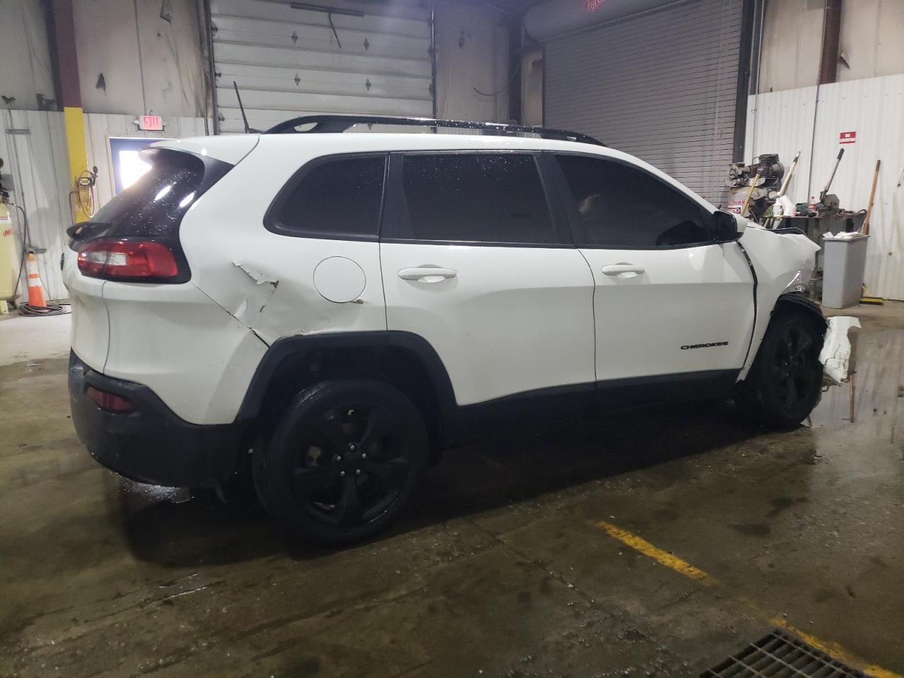 1C4PJLCB8JD527952 2018 Jeep Cherokee Latitude