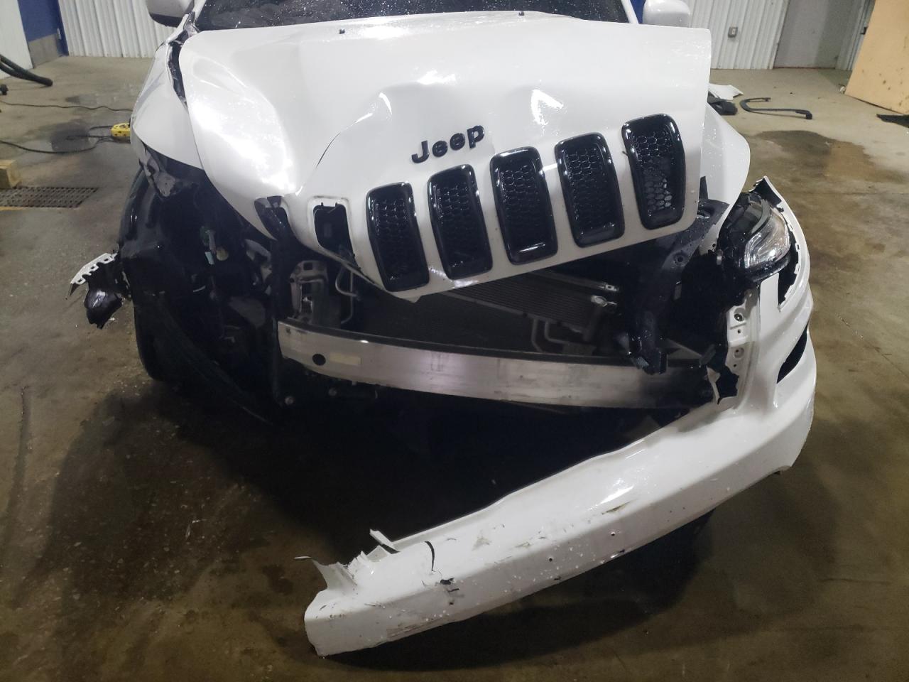 1C4PJLCB8JD527952 2018 Jeep Cherokee Latitude