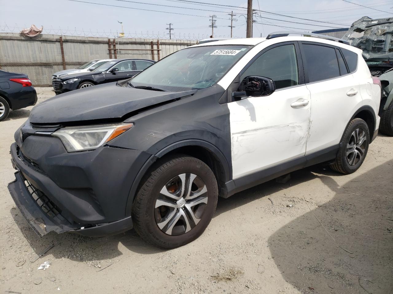 JTMZFREV6HJ129395 2017 Toyota Rav4 Le