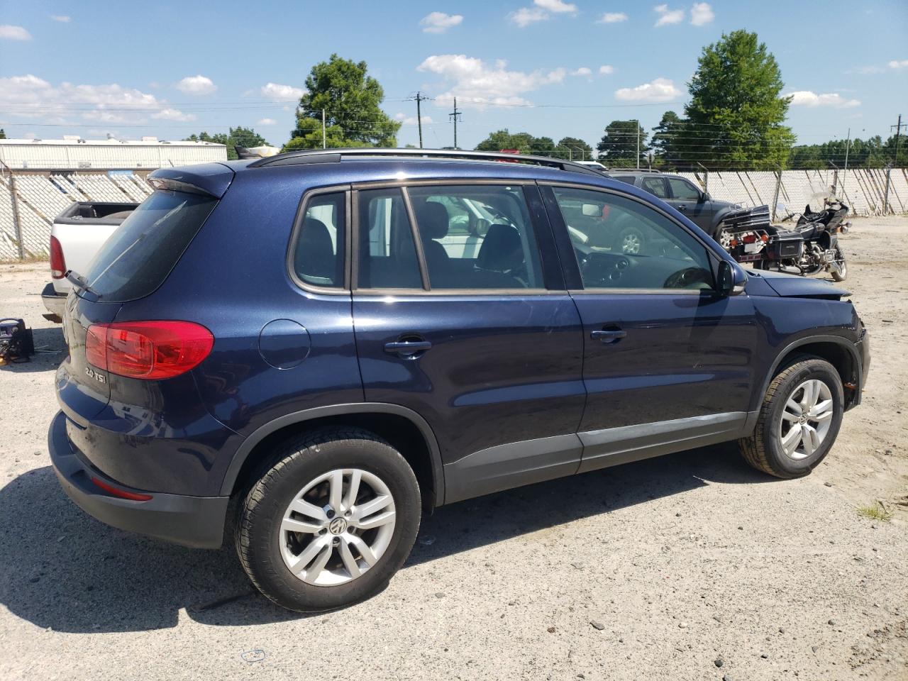 WVGAV7AX8FW588886 2015 Volkswagen Tiguan S