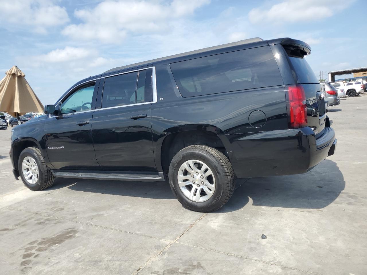 1GNSKHKCXKR187939 2019 Chevrolet Suburban K1500 Lt