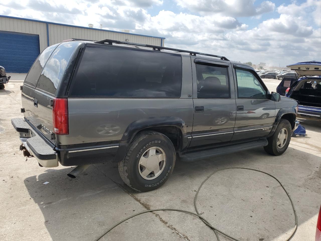 1999 Chevrolet Suburban K1500 VIN: 3GNFK16R2XG252636 Lot: 60340864