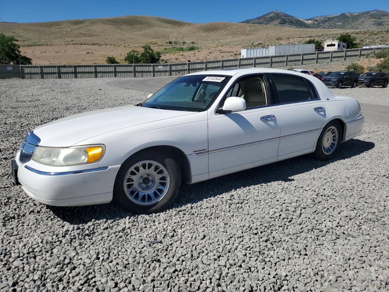 1LNFM83W5WY712233 1998 Lincoln Town Car Cartier