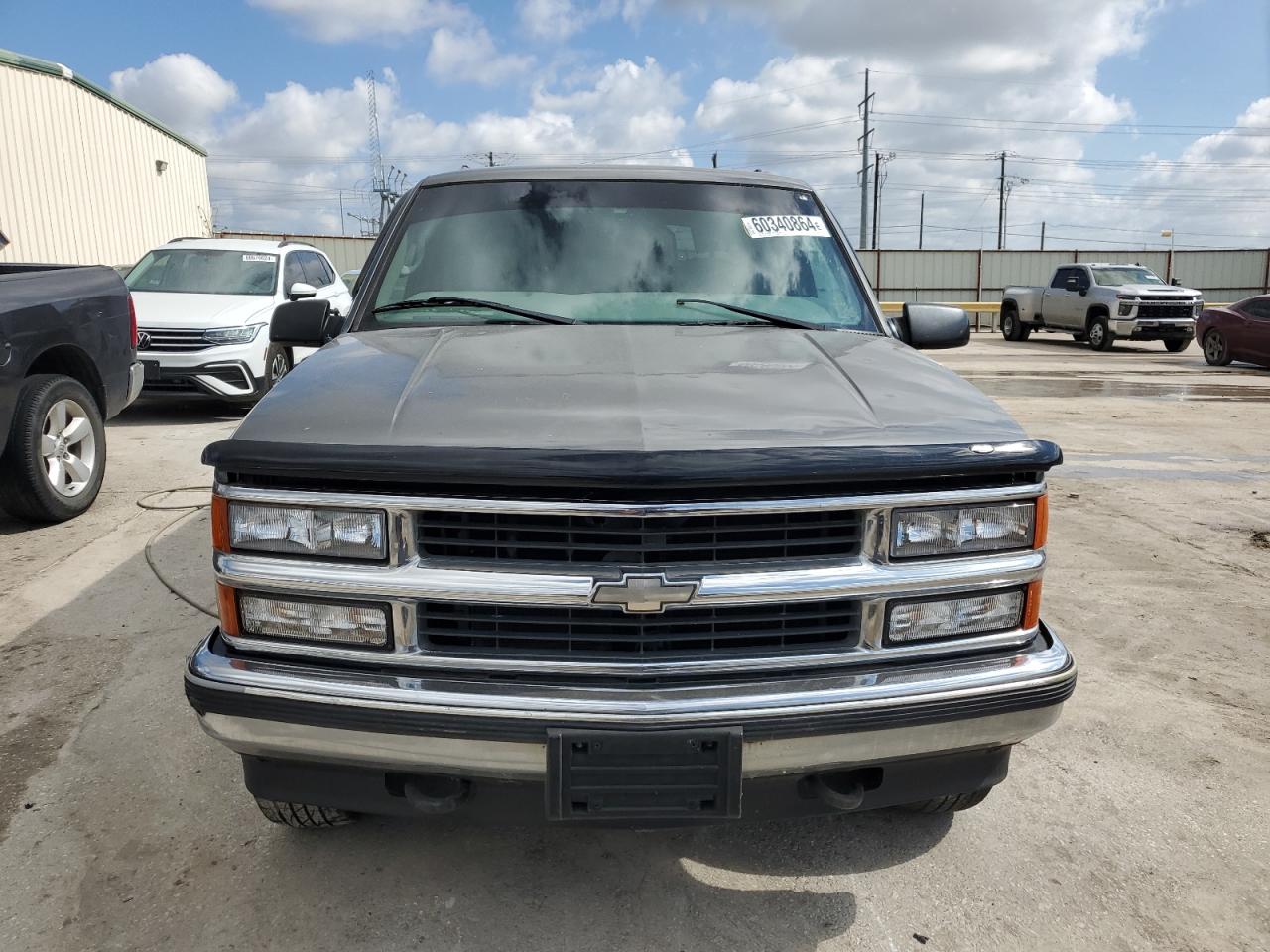 1999 Chevrolet Suburban K1500 VIN: 3GNFK16R2XG252636 Lot: 60340864