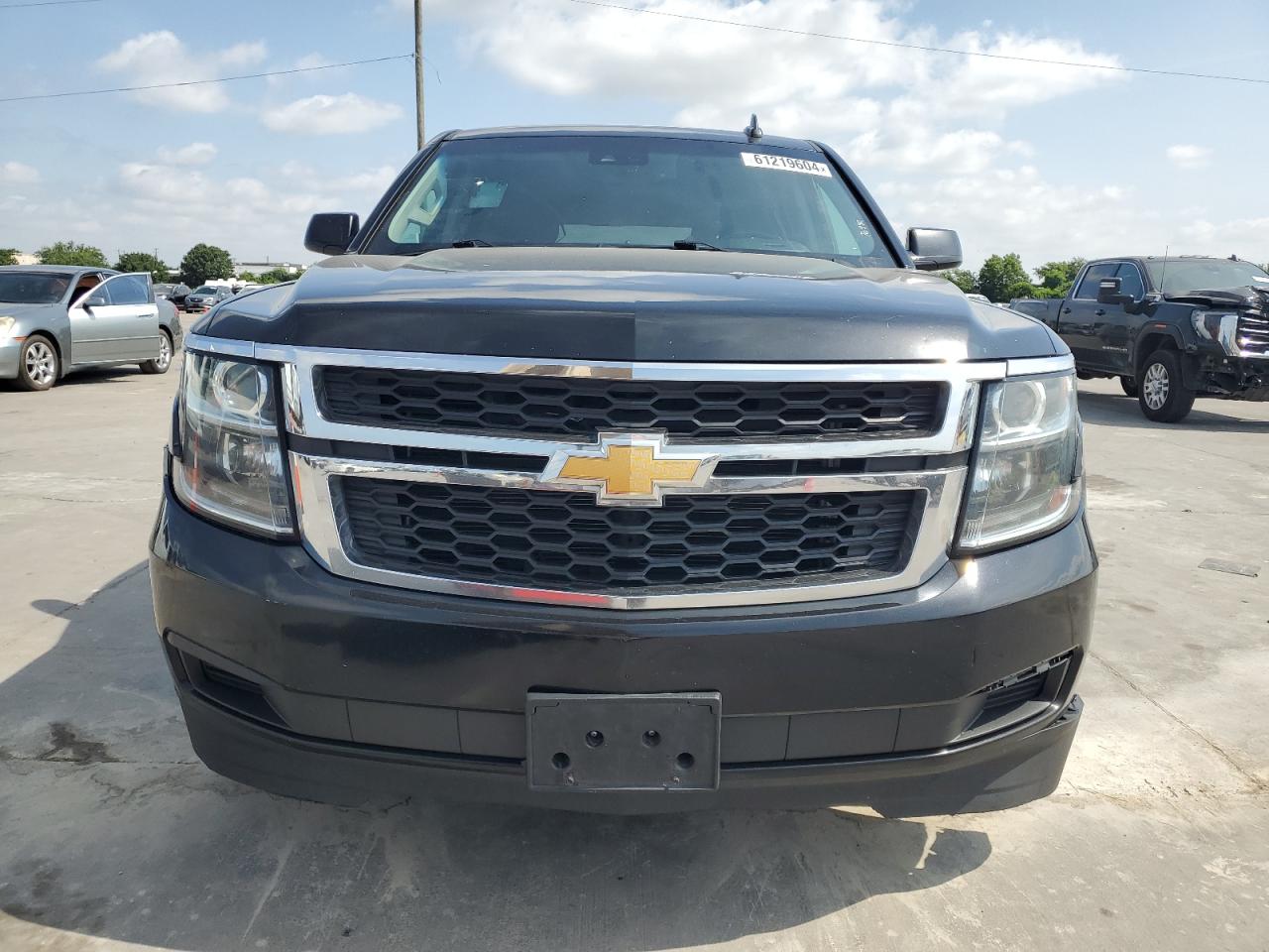 1GNSKHKCXKR187939 2019 Chevrolet Suburban K1500 Lt