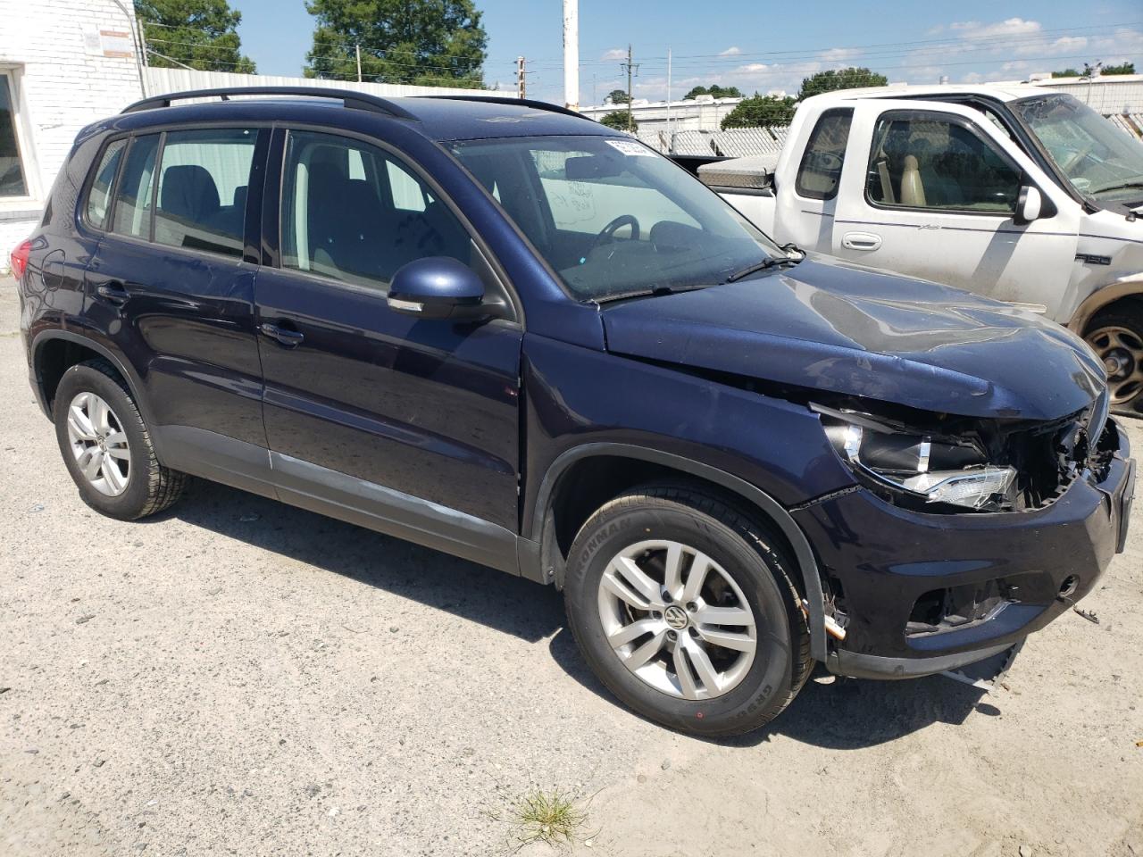 WVGAV7AX8FW588886 2015 Volkswagen Tiguan S