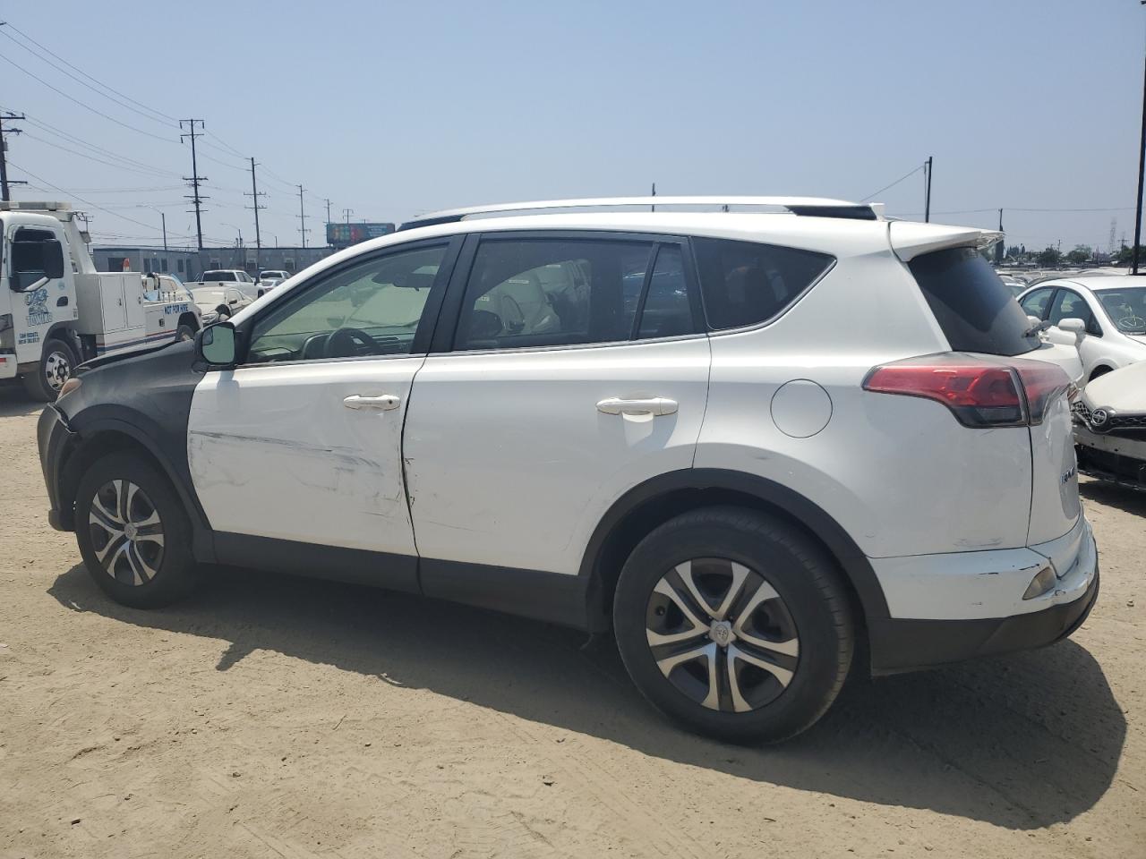 JTMZFREV6HJ129395 2017 Toyota Rav4 Le