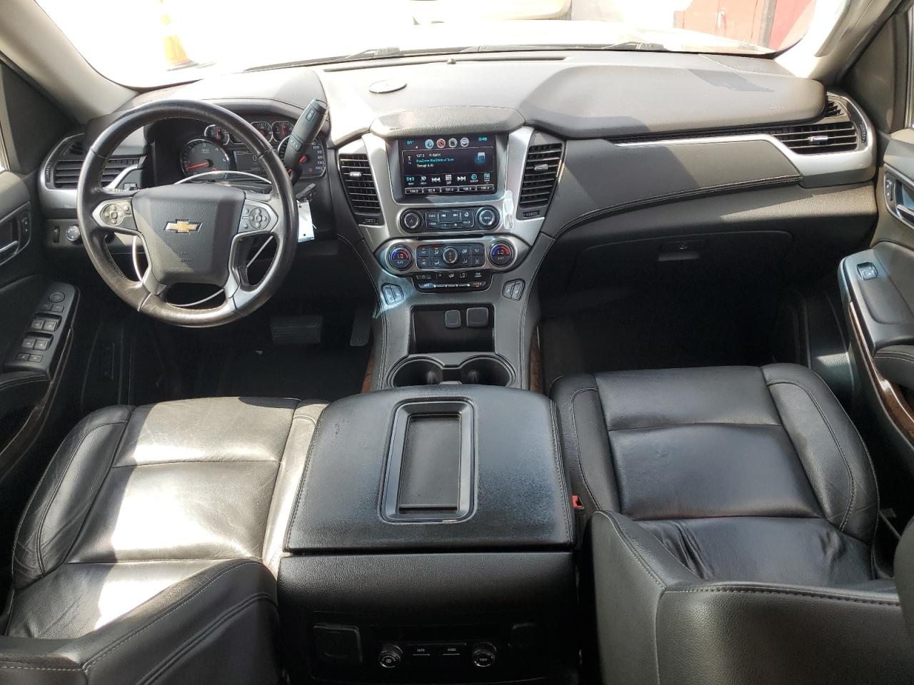 1GNSKHKCXKR187939 2019 Chevrolet Suburban K1500 Lt