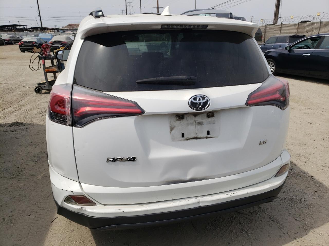 JTMZFREV6HJ129395 2017 Toyota Rav4 Le