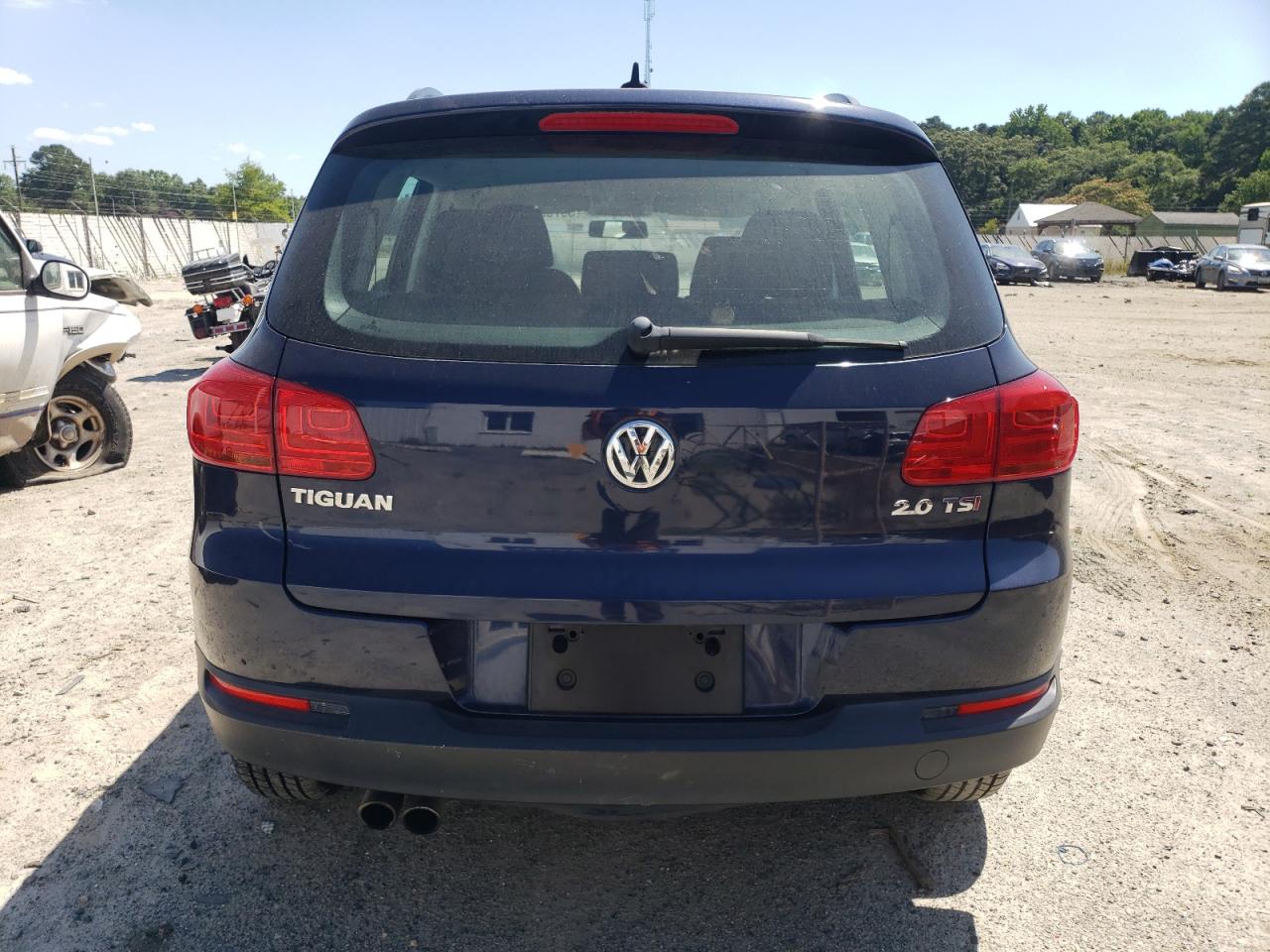 WVGAV7AX8FW588886 2015 Volkswagen Tiguan S