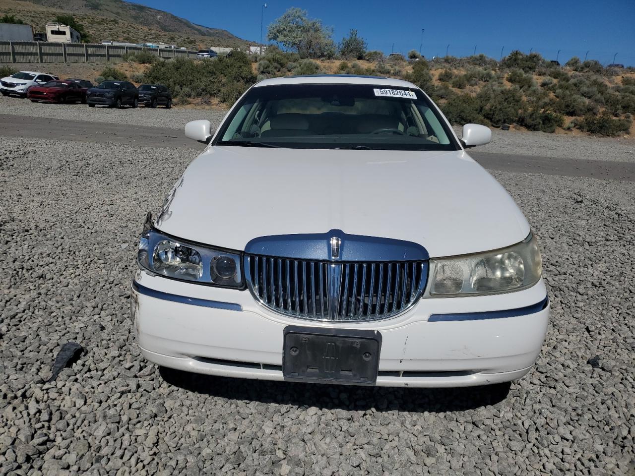 1LNFM83W5WY712233 1998 Lincoln Town Car Cartier