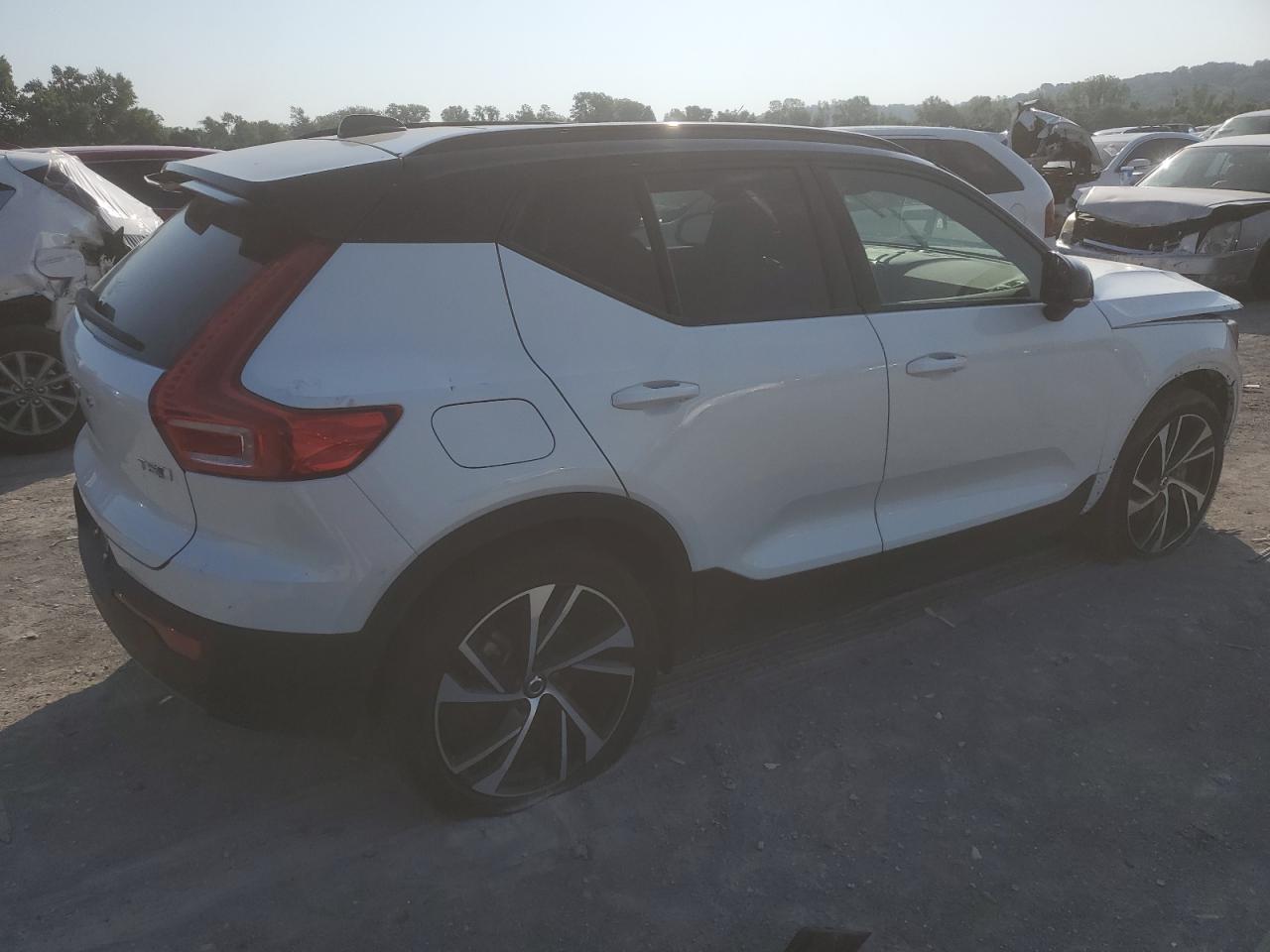 YV4162UM0N2667557 2022 Volvo Xc40 T5 R-Design