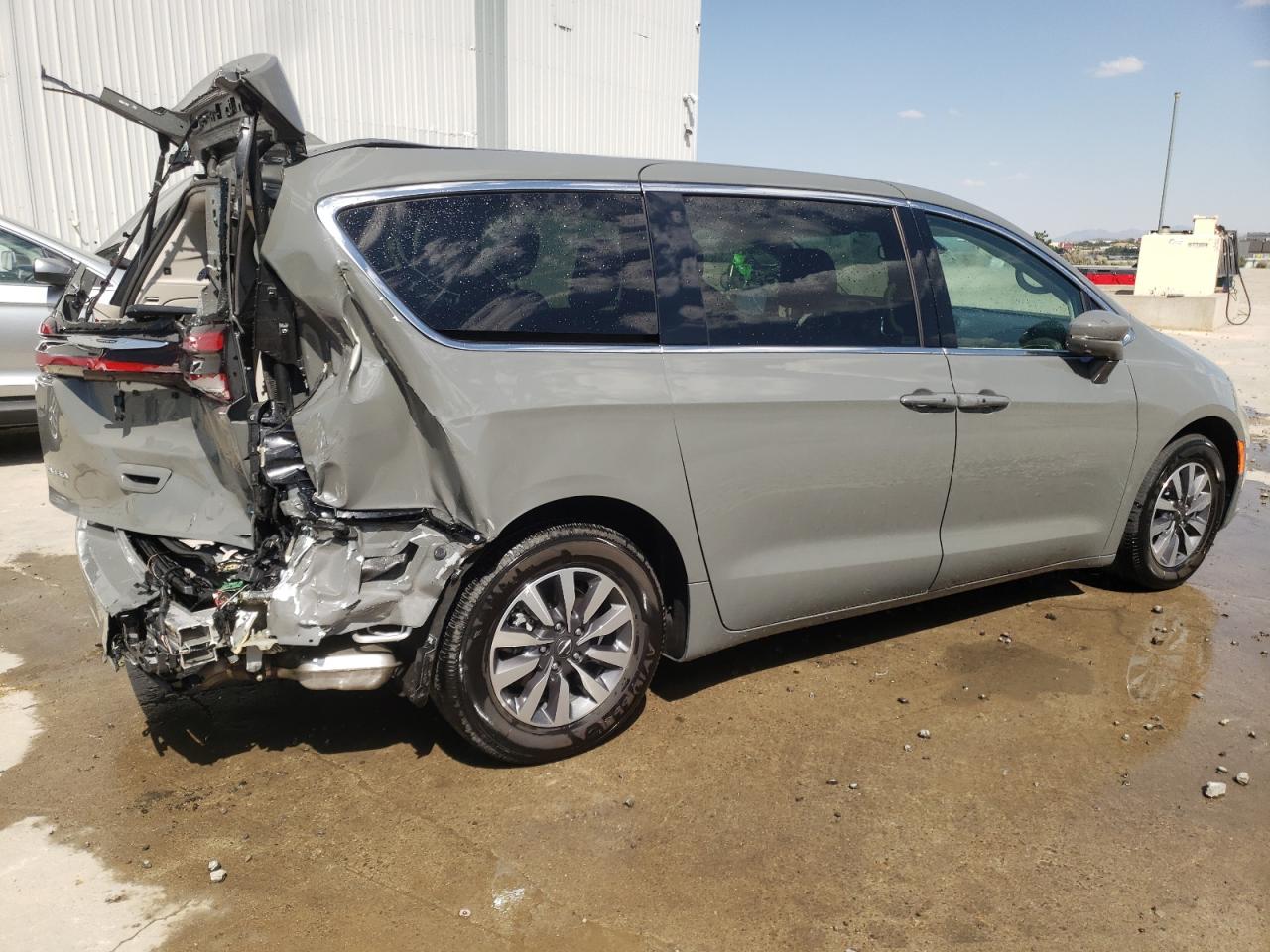 2022 Chrysler Pacifica Hybrid Touring L VIN: 2C4RC1L71NR124255 Lot: 59024023