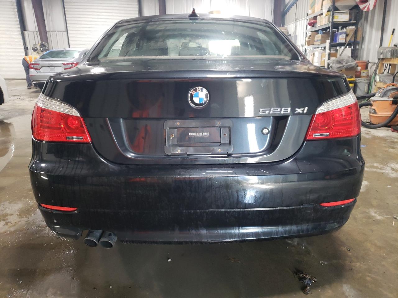 WBANV13508CZ53352 2008 BMW 528 Xi