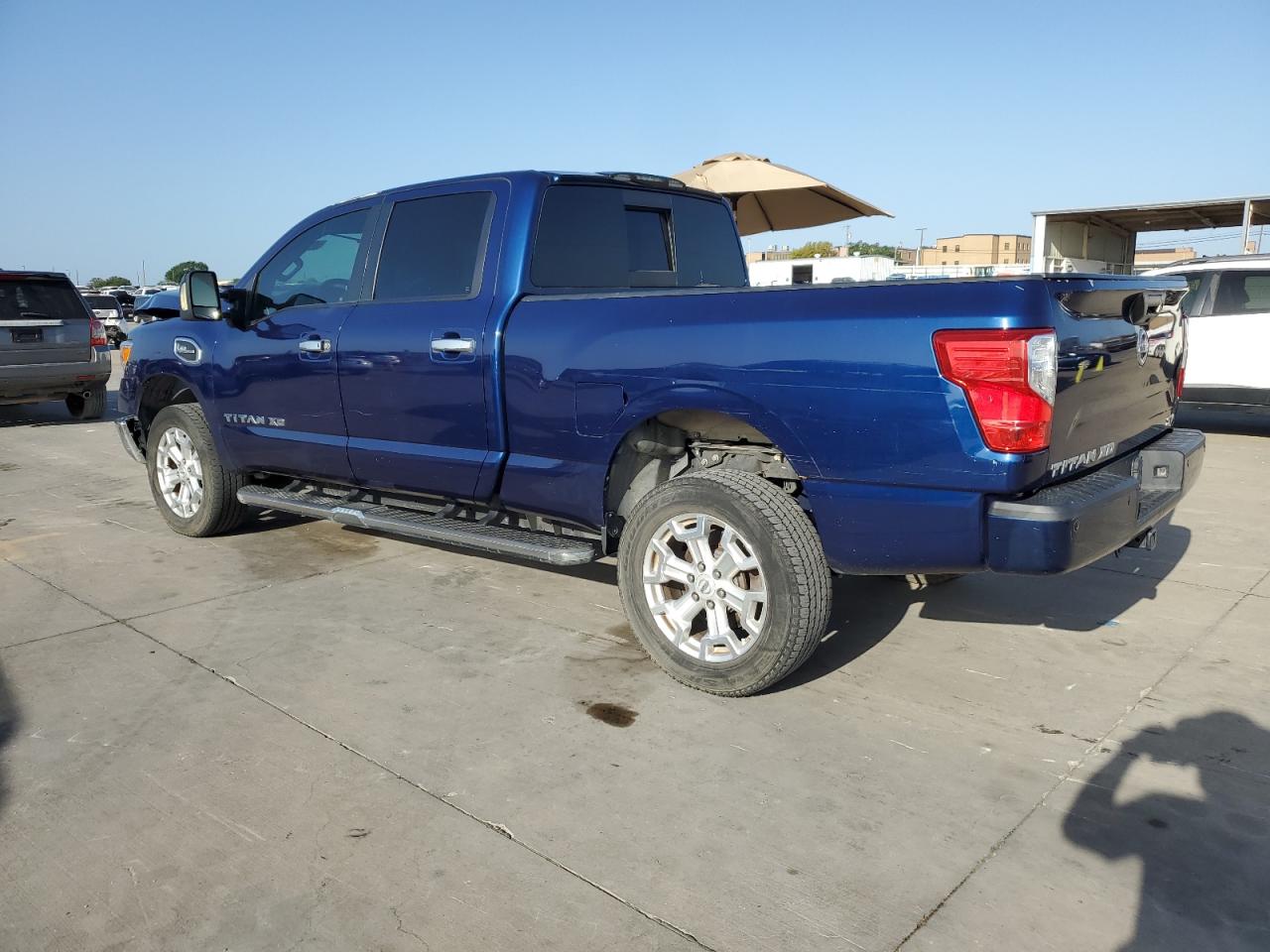 1N6AA1F22HN553678 2017 Nissan Titan Xd Sl