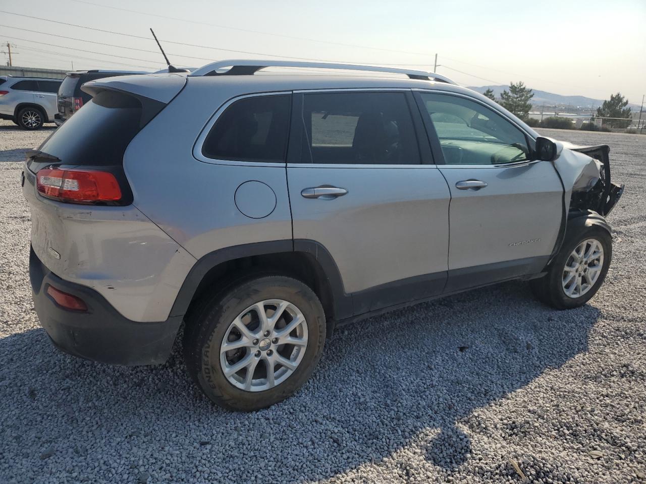 2016 Jeep Cherokee Latitude VIN: 1C4PJMCB8GW239206 Lot: 63563174