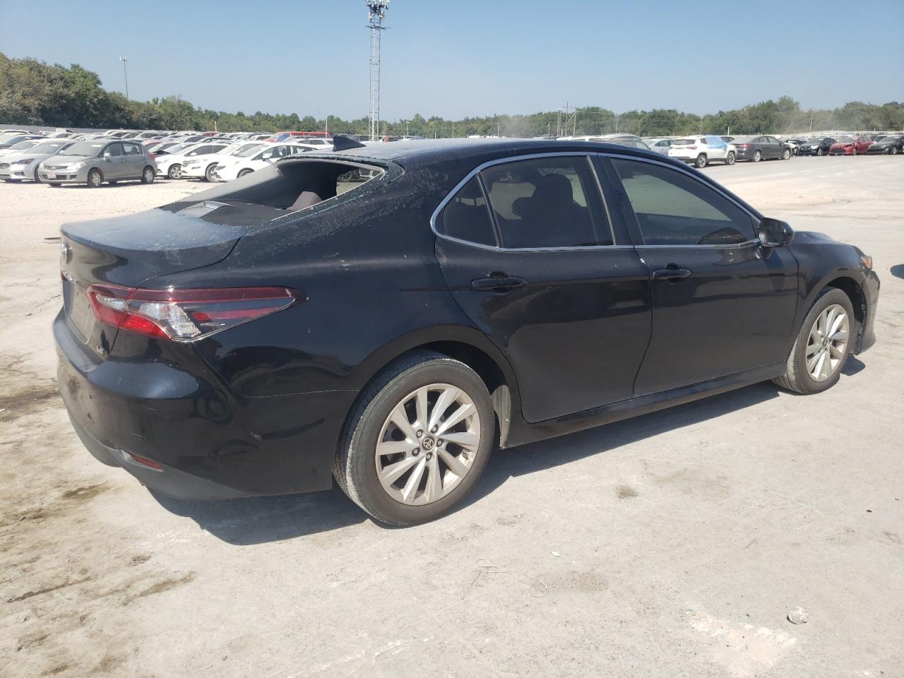 4T1C11AK3MU556894 2021 Toyota Camry Le