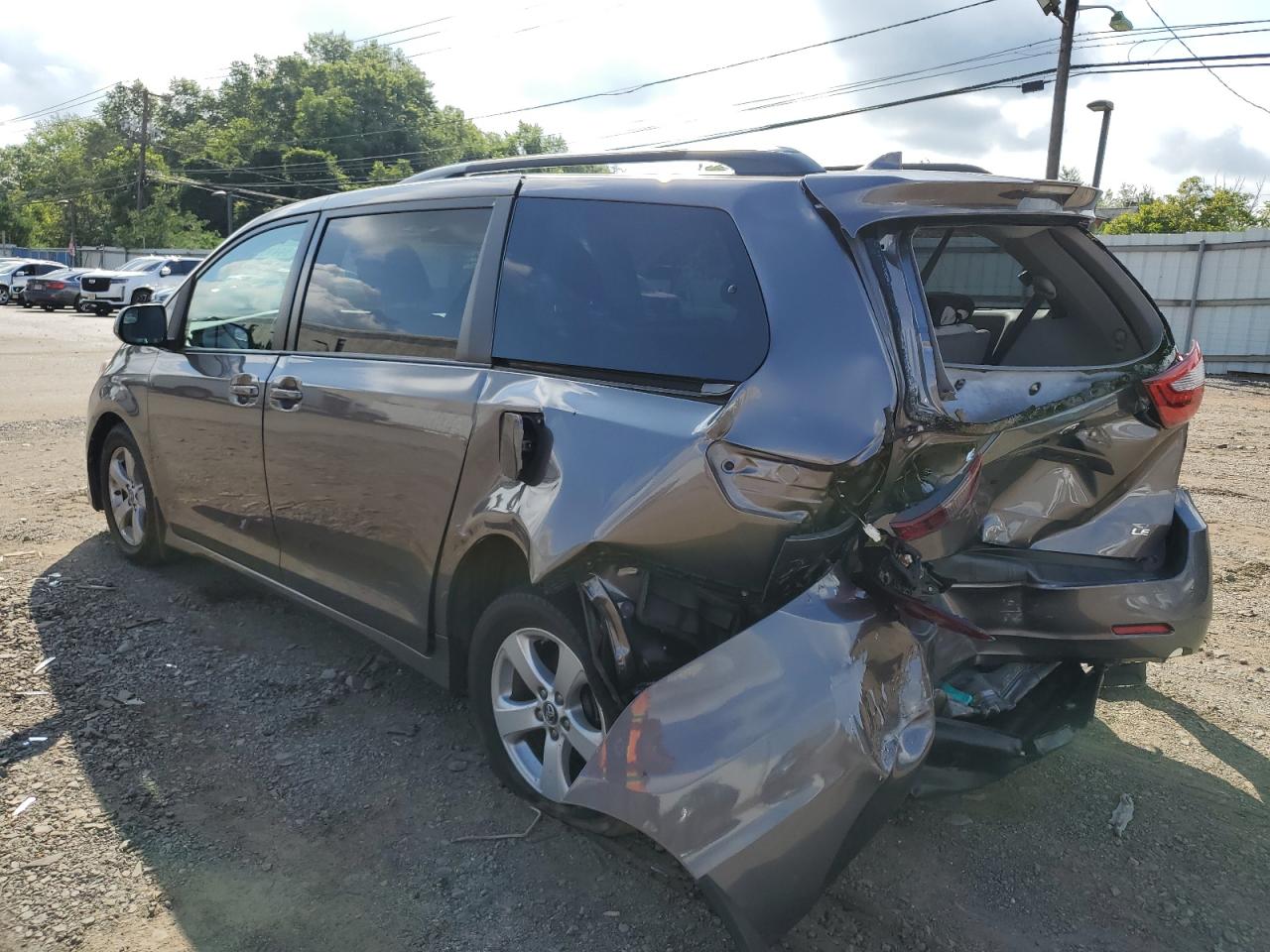 5TDKZ3DC2JS956213 2018 Toyota Sienna Le