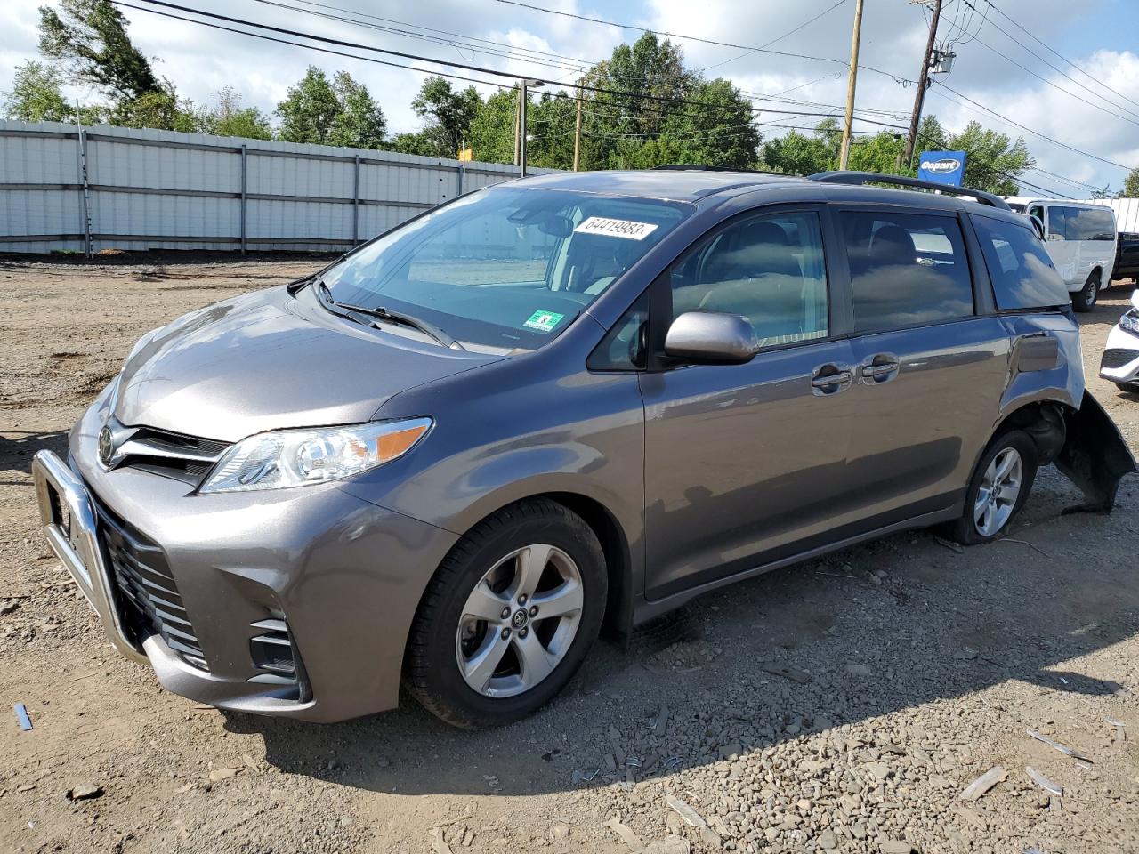 5TDKZ3DC2JS956213 2018 Toyota Sienna Le