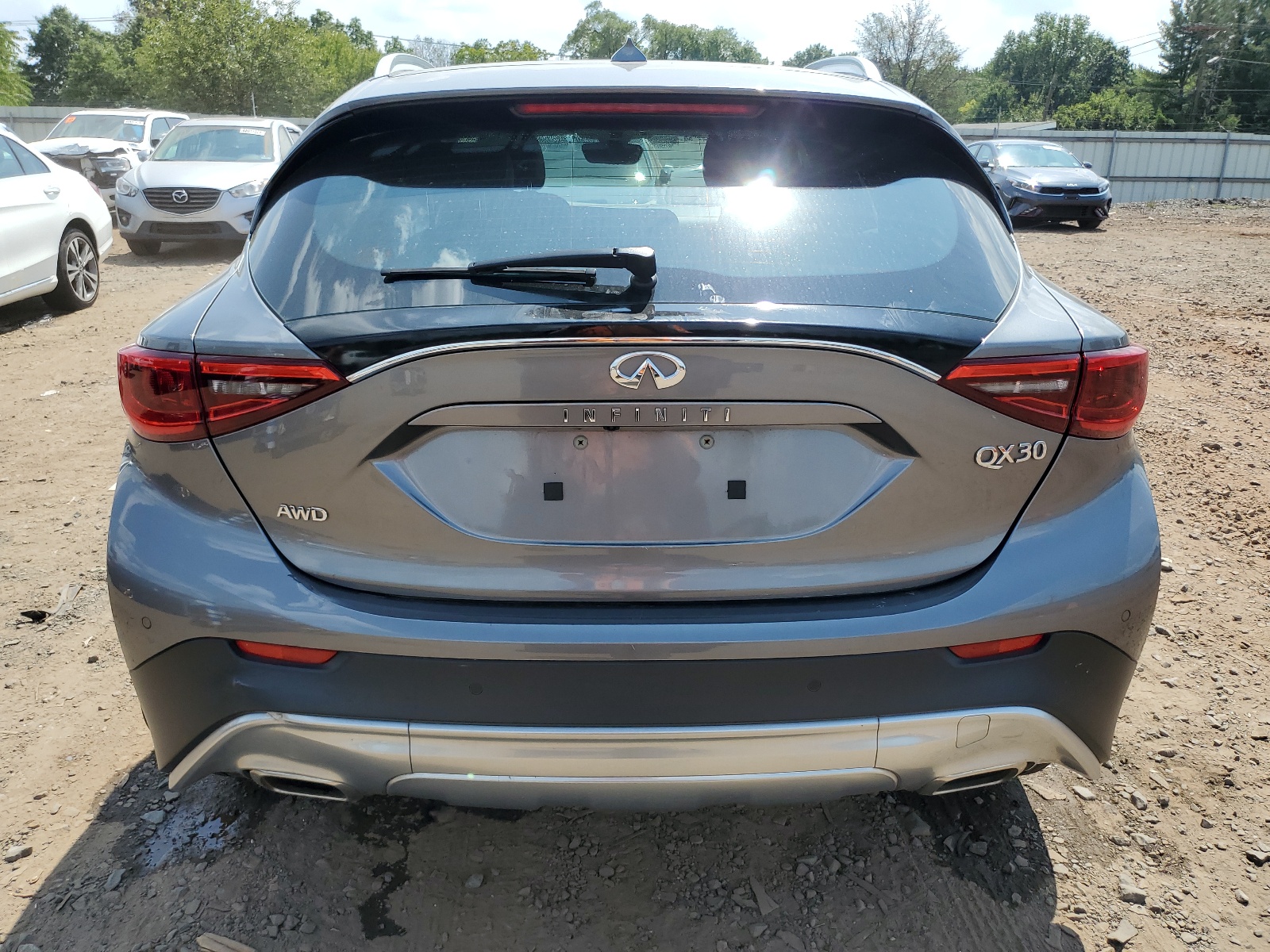 SJKCH5CR8JA002133 2018 Infiniti Qx30 Pure