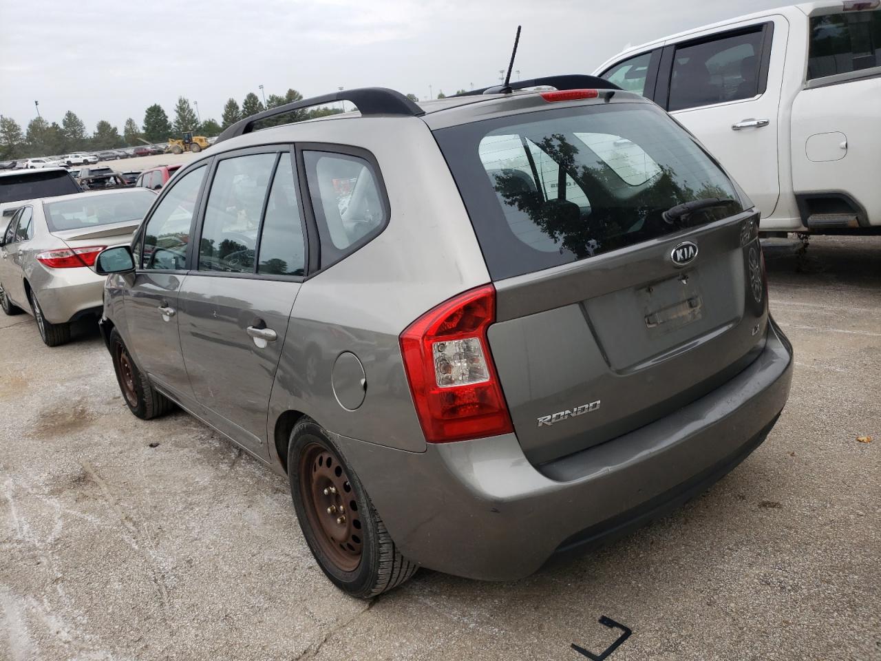 KNAFG528X97235576 2009 Kia Rondo Base