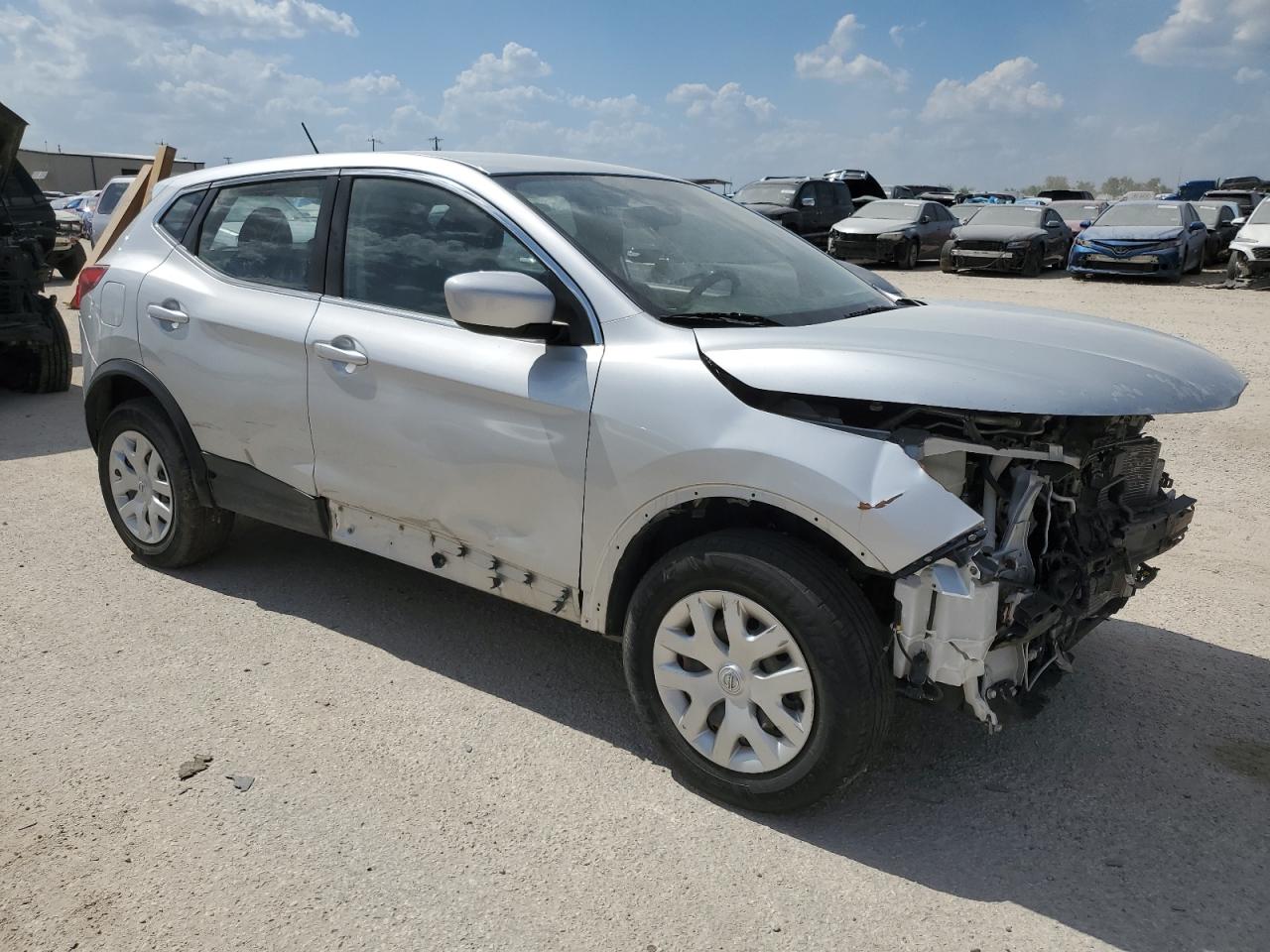 JN1BJ1CR0JW259501 2018 Nissan Rogue Sport S