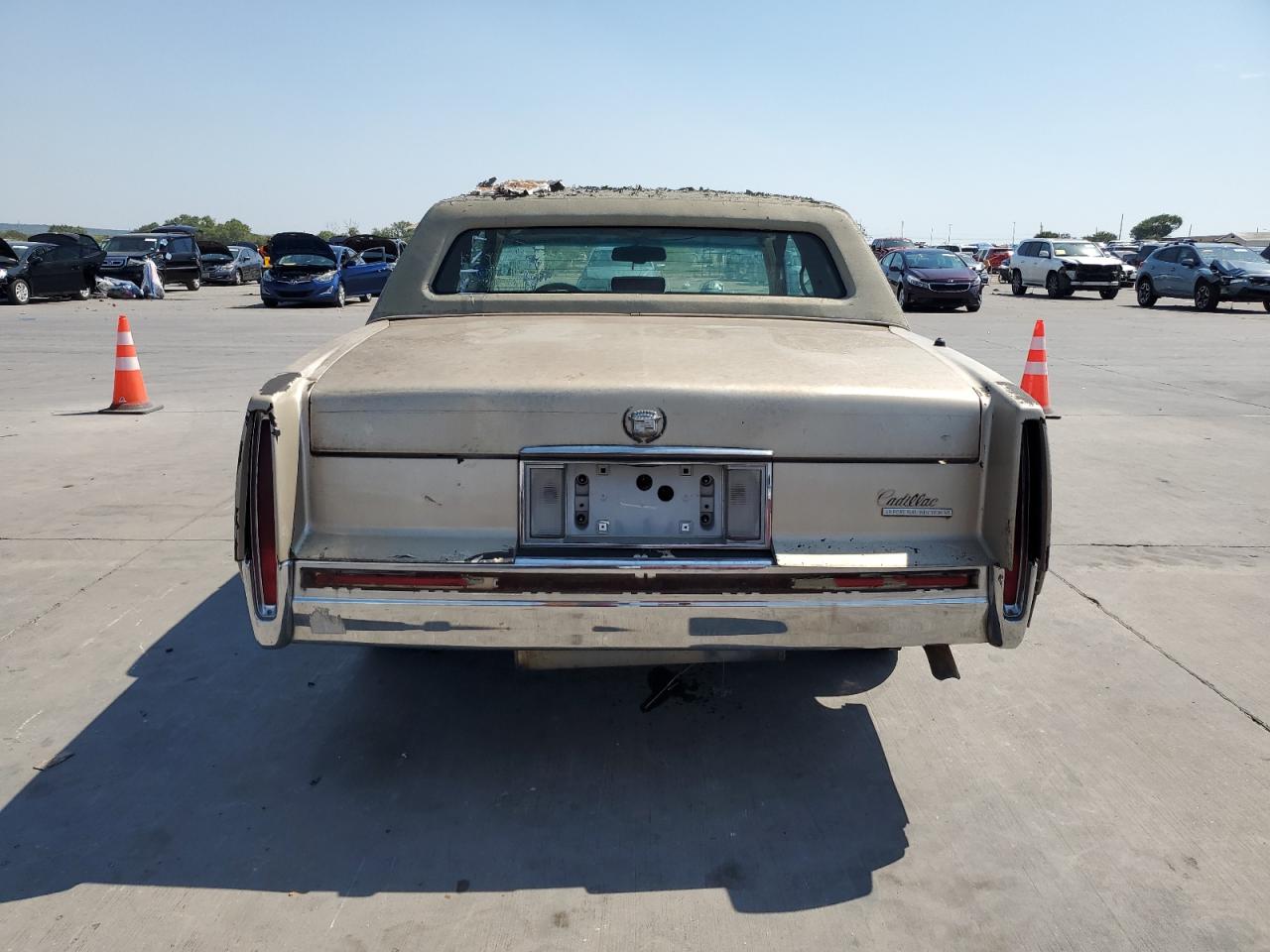 1992 Cadillac Deville VIN: 1G6CD13B6N4266887 Lot: 68456684