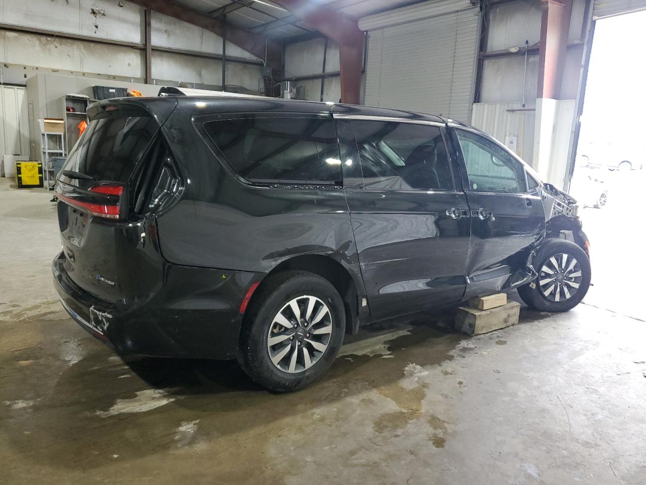 2023 Chrysler Pacifica Hybrid Touring L VIN: 2C4RC1L71PR579769 Lot: 68100704