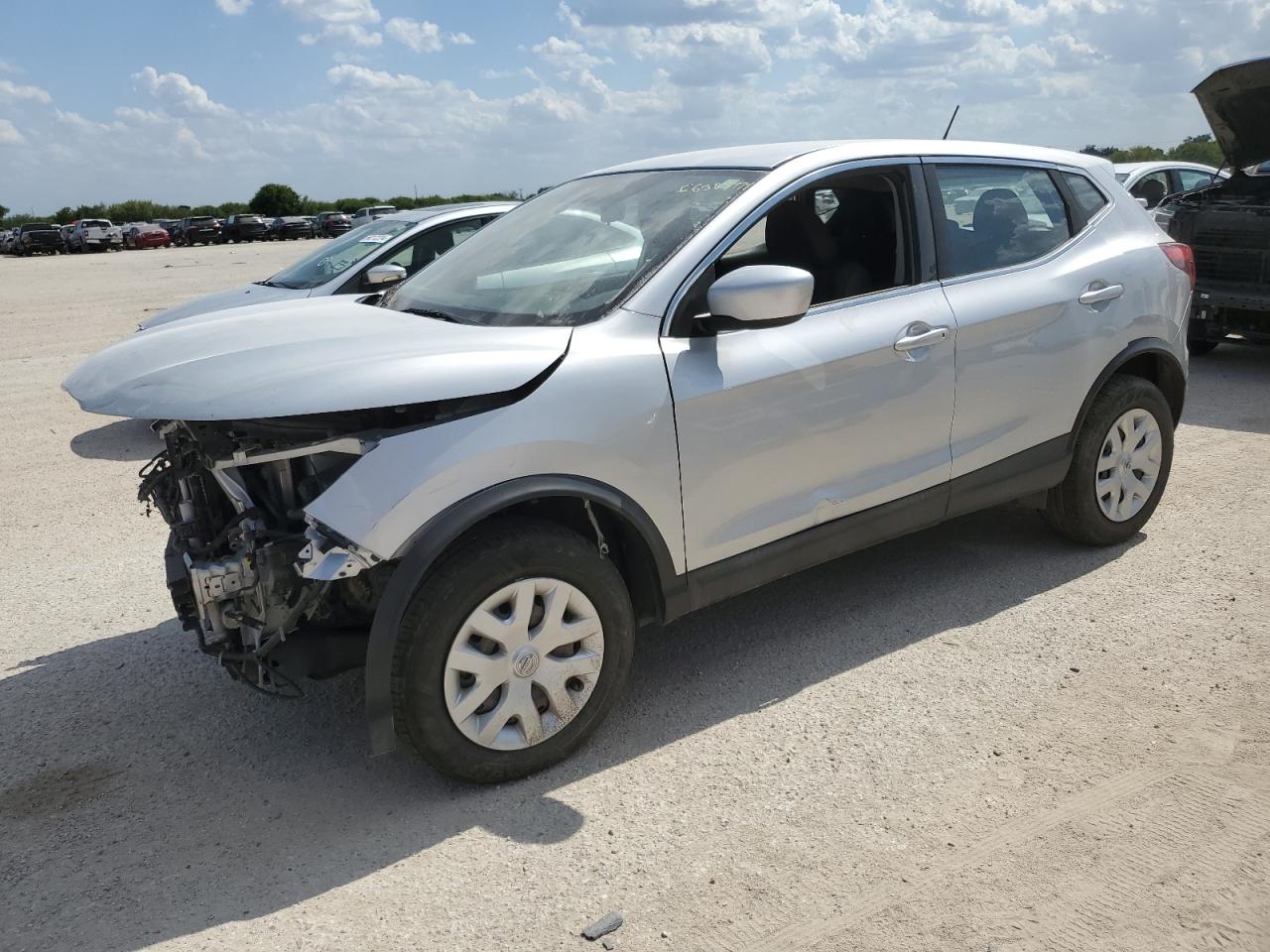 JN1BJ1CR0JW259501 2018 Nissan Rogue Sport S