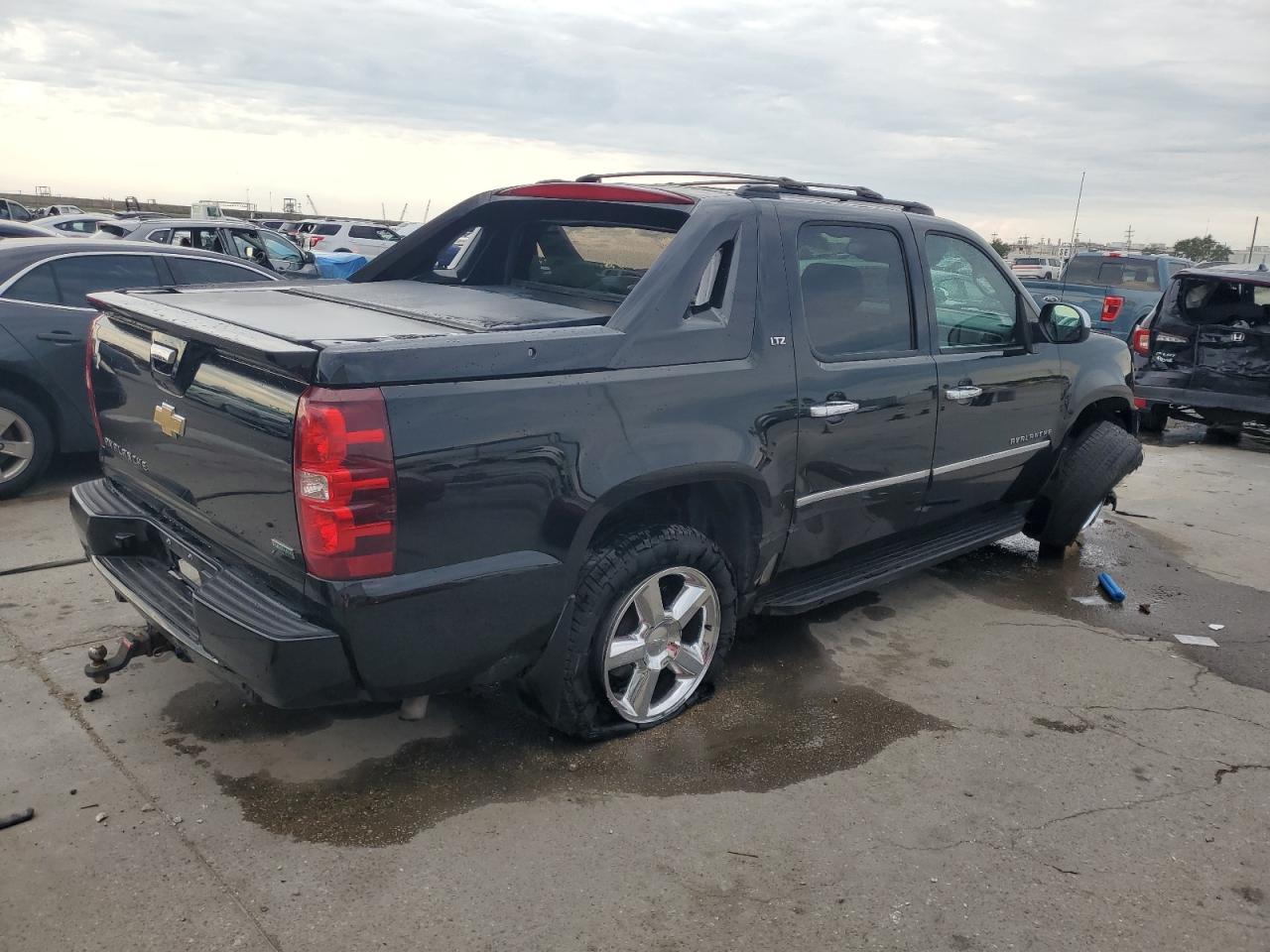 2011 Chevrolet Avalanche Ltz VIN: 3GNTKGE37BG384285 Lot: 67642704