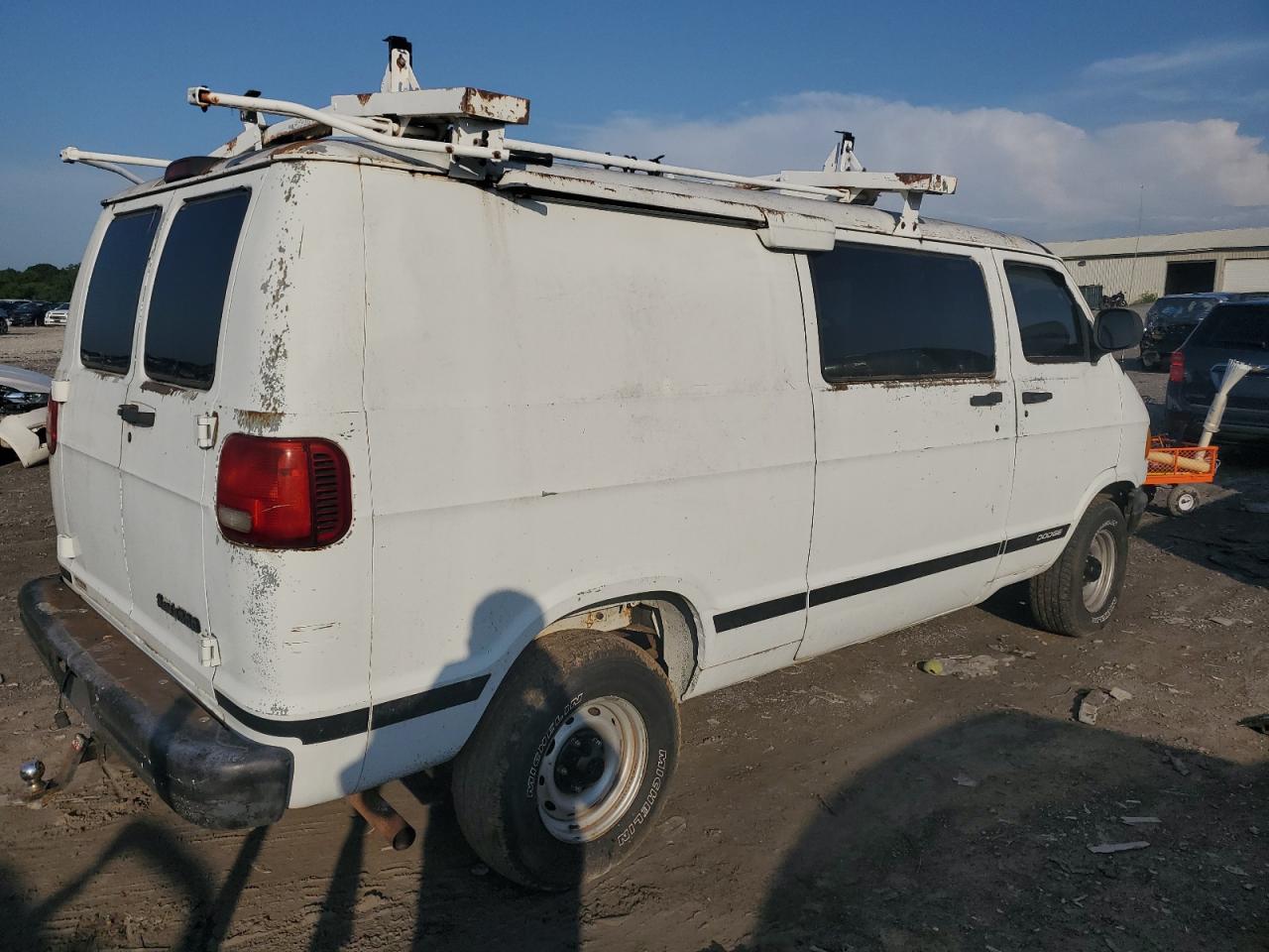 2B7HB11Y8YK142503 2000 Dodge Ram Van B1500