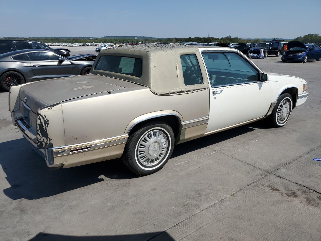 1992 Cadillac Deville VIN: 1G6CD13B6N4266887 Lot: 68456684